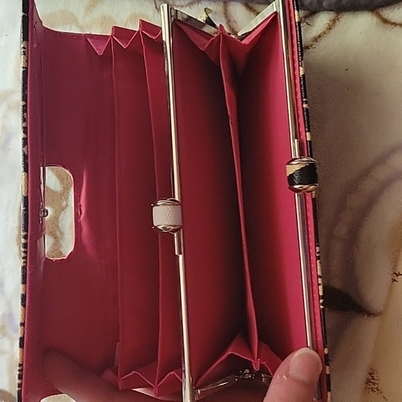 Cream and Black Wallet with Abstract Pattern - Picture 8 of 8